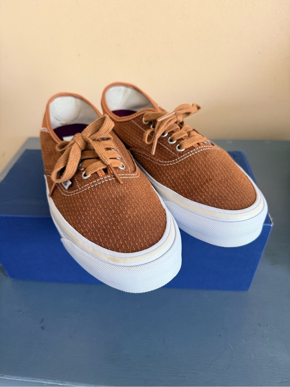 Gently Worn Lx Authentic 44 Kickdown Men’s 8/Women’s 9.5 Sashiko Meerkat Tan